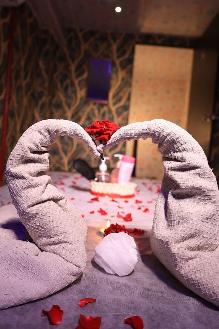 Couple spa setup at Rich Spa Dombivli